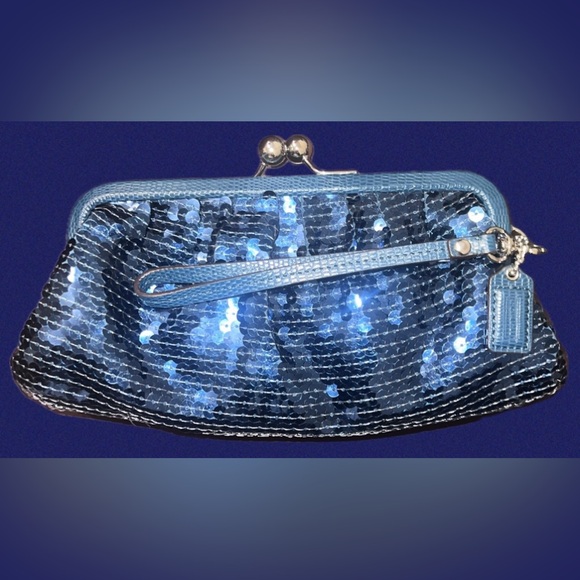 New Coach Sequin Kisslock Clutch Leather Wristlet Handle
New W/O Tag - Picture 4 of 12